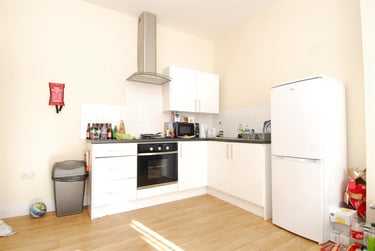 2 bed flat, 9 Seaton Avenue, Mutley, Plymouth, PL46QJ - Image 1